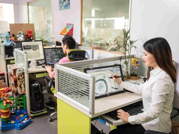 国内自销的玩具哪家公司有设计？